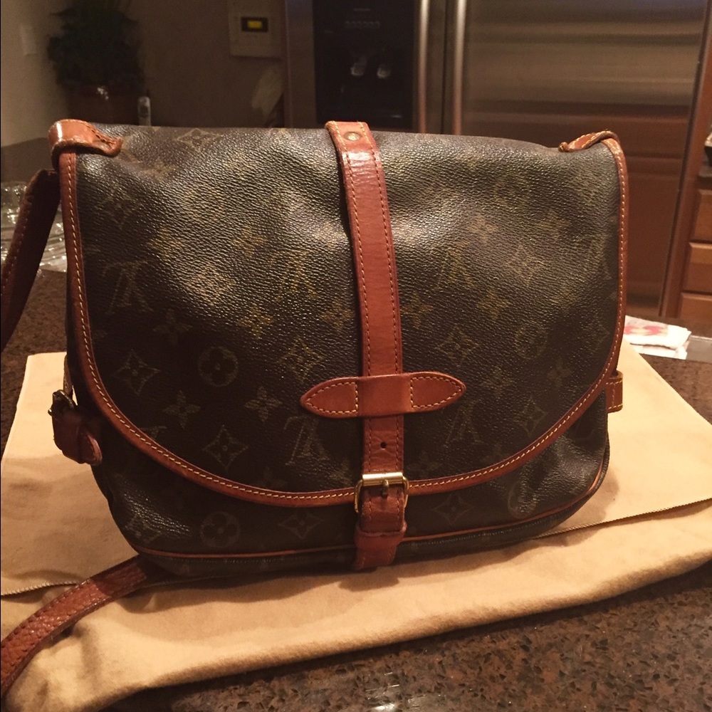 Louis Vuitton Saumur 30 CrossBody